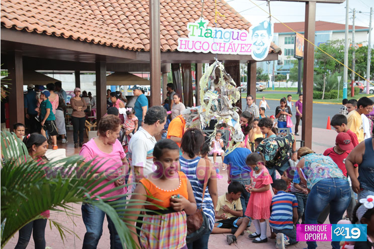 Un paseo por la Avenida de Bolívar a Chávez