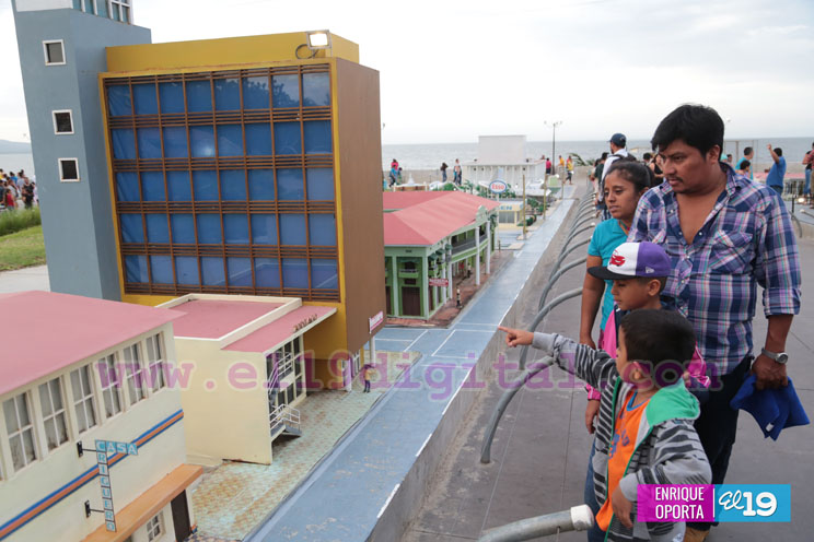 Un paseo por la Avenida de Bolívar a Chávez