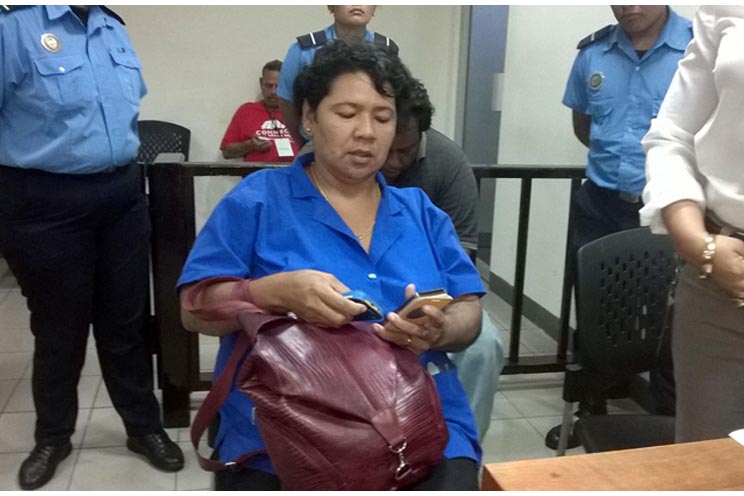 Llevan a juzgados a pareja que hizo más de 1,000 llamadas falsas a números de emergencia