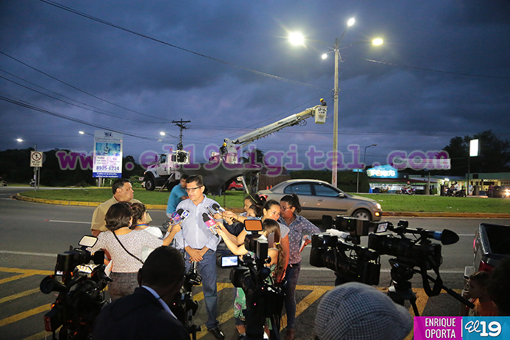 Enatrel realiza trabajos de mantenimiento en luminarias de cara al Repliegue