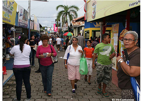 Familias disfrutan fin de semana en Expica 2013