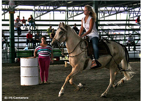 Familias disfrutan fin de semana en Expica 2013