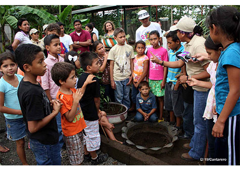 Niños del Programa Amor aprenden a sembrar hortalizas y árboles frutales