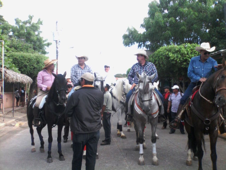 Caballistas de todo el país desfilan en honor a Santiago Apóstol en Nagarote