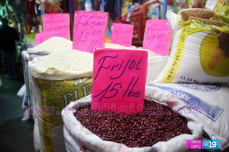 Mercados abastecidos de productos para esta semana