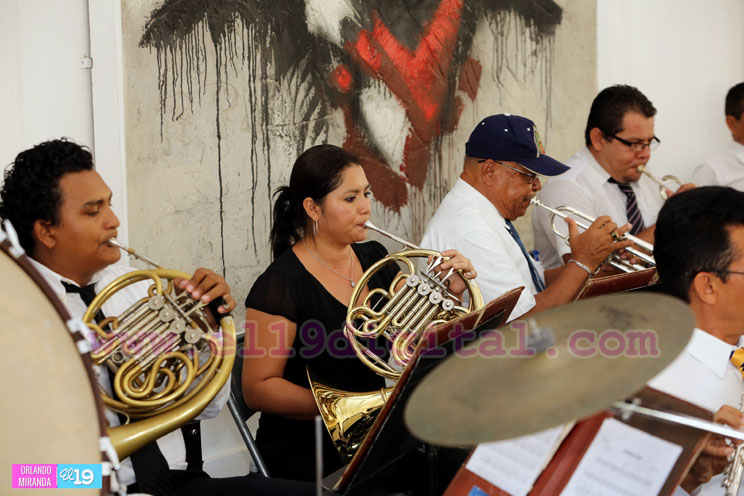Adultos mayores disfrutan de concierto en Palacio Nacional