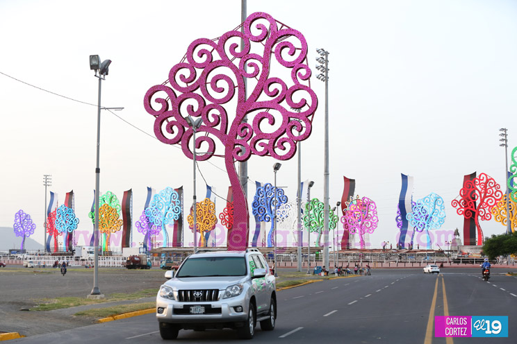 Vistosidad y colorido en Plaza La Fe para celebrar Otro 19 y Siempre Más Allá!