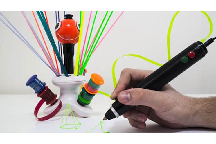 Bolígrafo 3D convierte bolsas y botellas plásticas en esculturas