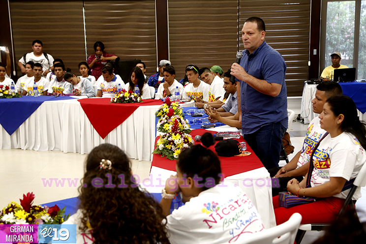 Jóvenes nicaragüenses celebran grandes Rutas de Victorias en el deporte nacional