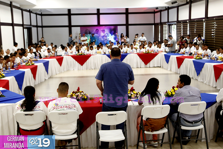 Jóvenes nicaragüenses celebran grandes Rutas de Victorias en el deporte nacional