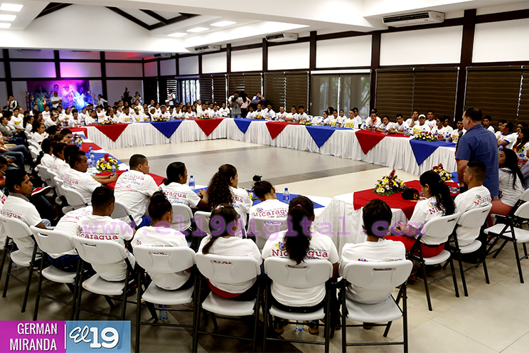 Jóvenes nicaragüenses celebran grandes Rutas de Victorias en el deporte nacional