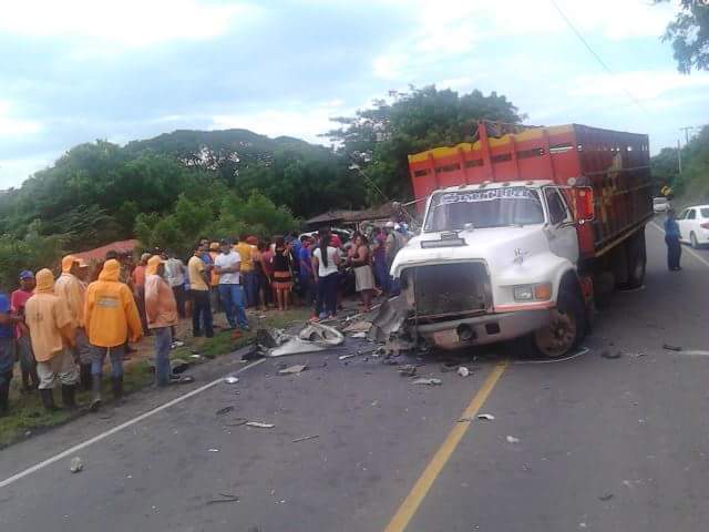 Choque de camioneta contra camión deja 3 muertos y dos lesionados graves en Boaco
