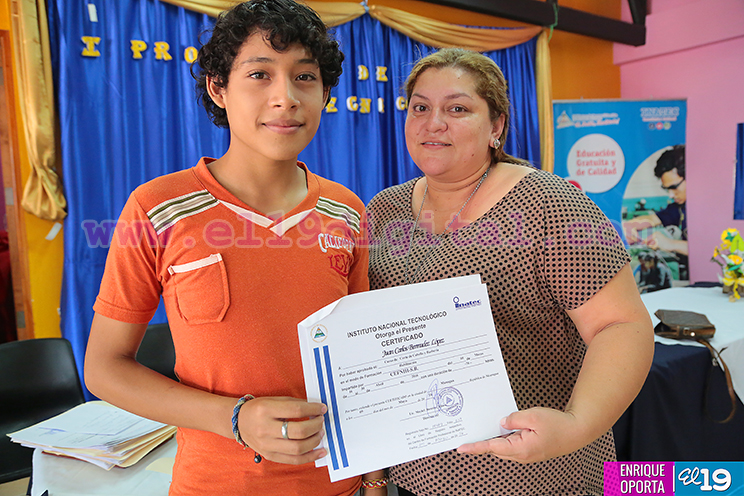 Tecnológico Nacional gradúa a 250 jóvenes de la capital