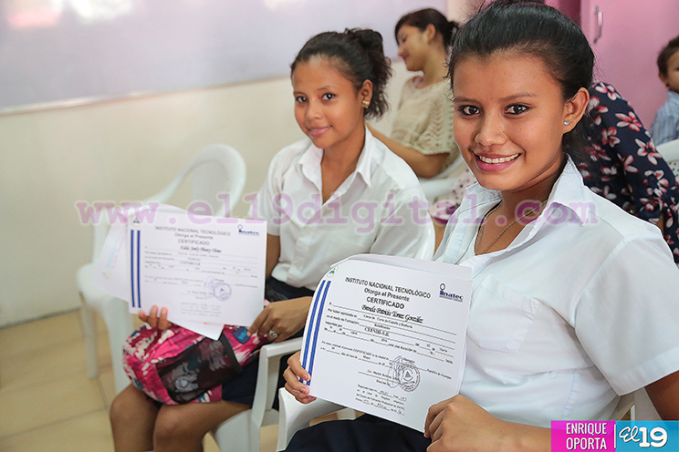 Tecnológico Nacional gradúa a 250 jóvenes de la capital