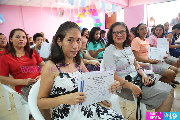 Tecnológico Nacional gradúa a 250 jóvenes de la capital