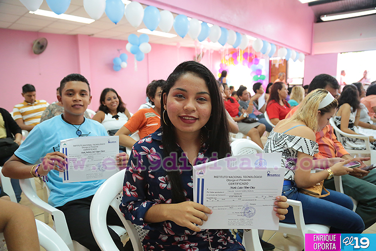 Tecnológico Nacional gradúa a 250 jóvenes de la capital