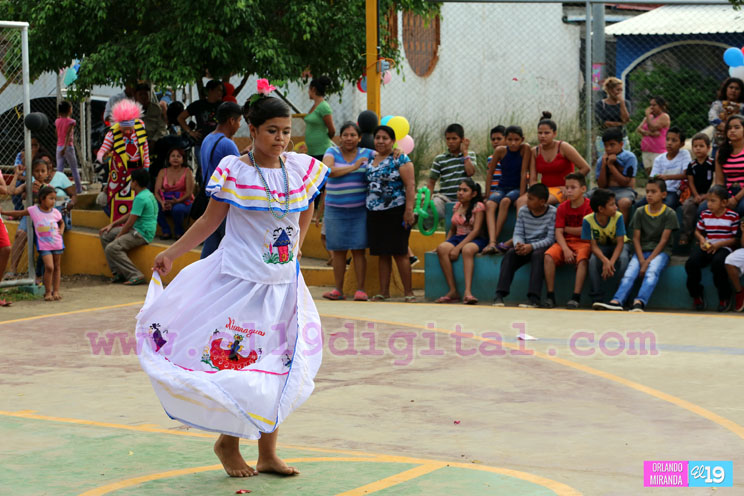 Alegre tardeada cultural en el René Cisneros en celebración al 37 Aniversario