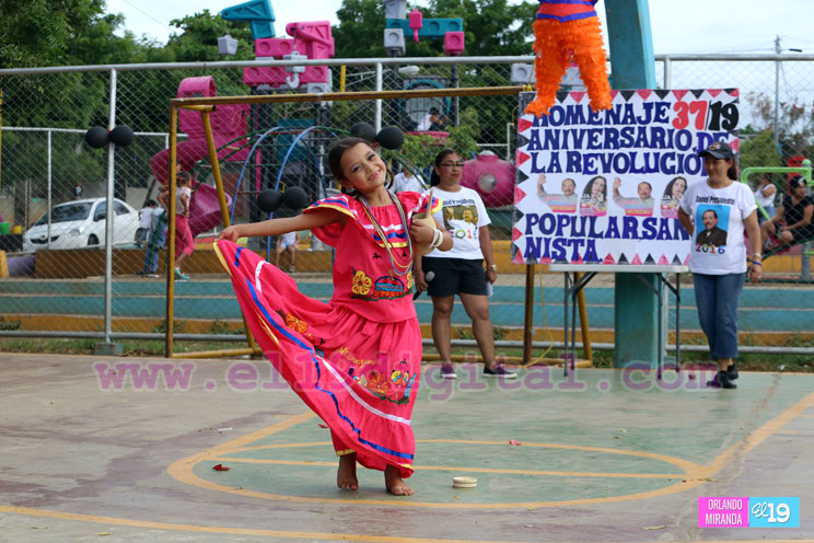 Alegre tardeada cultural en el René Cisneros en celebración al 37 Aniversario