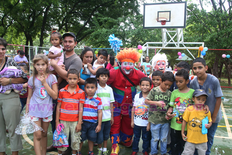 Niñez disfruta celebración previa al Día de la Alegría