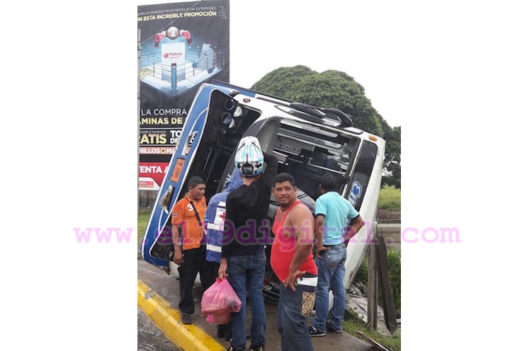 Colisionan ruta Ticuantepe-Managua y camioncito en carretera a Masaya