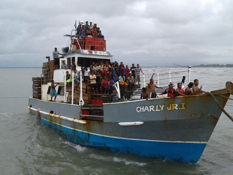 Se reencuentran con sus familias sobrevivientes de naufragio en Caribe Norte 