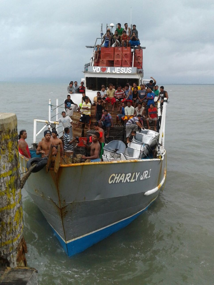 Se reencuentran con sus familias sobrevivientes de naufragio en Caribe Norte 