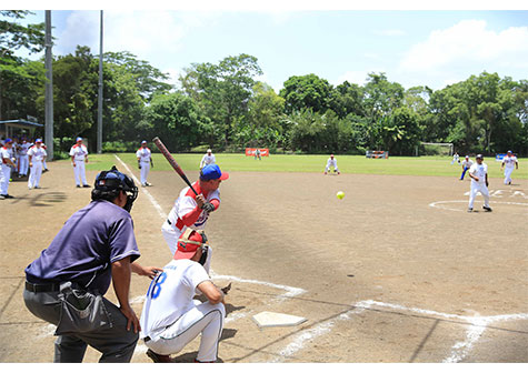 Cardenal inaugura campo deportivo de la UNICA