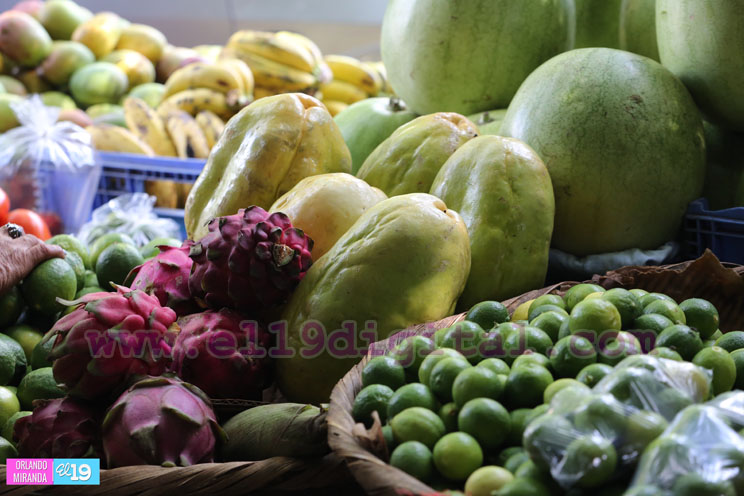 Mercados capitalinos bien abastecidos de frutas y mariscos