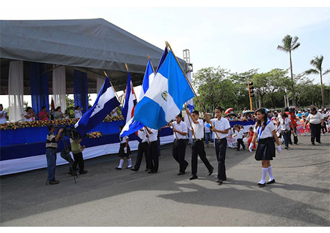 Arrancan desfiles escolares en Avenida Bolívar