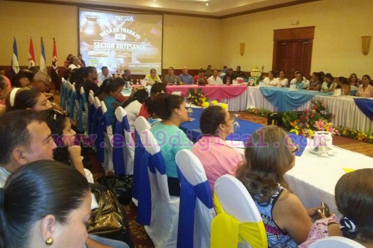 Ministerio de Economía Familiar realiza mesa de trabajo con talleres de artesanías