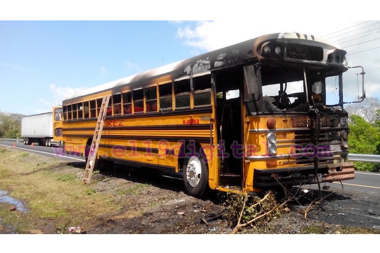 Bomberos logran controlar incendio en un  bus con ruta Managua-Nagarote 