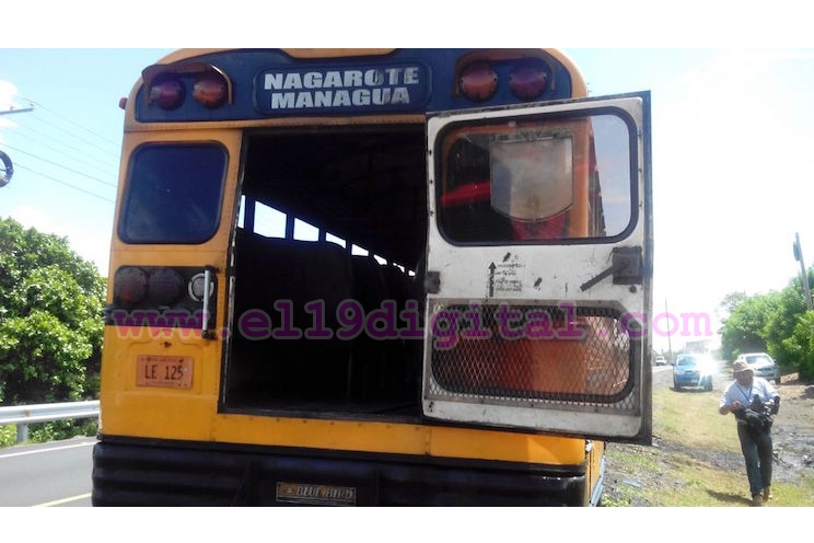 Bomberos logran controlar incendio en un  bus con ruta Managua-Nagarote 