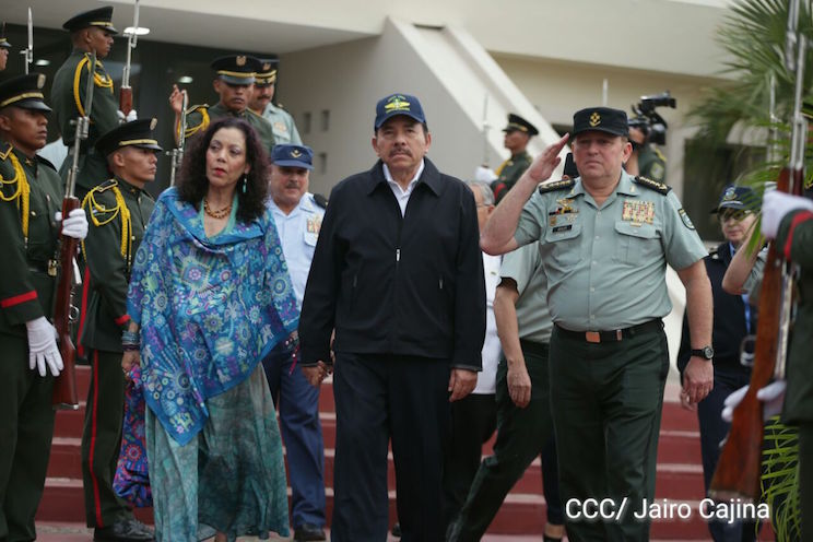 Daniel y Rosario encabezan celebración del 37 Aniversario de la Fuerza Aérea de Nicaragua