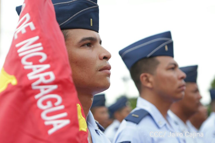 Daniel y Rosario encabezan celebración del 37 Aniversario de la Fuerza Aérea de Nicaragua