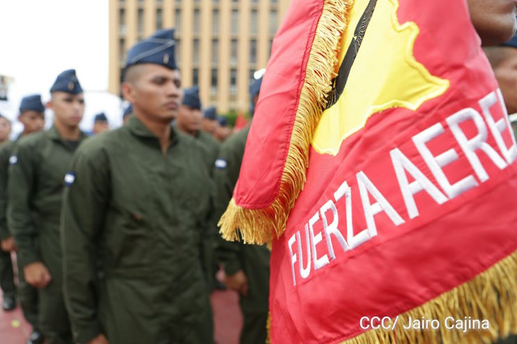 Daniel y Rosario encabezan celebración del 37 Aniversario de la Fuerza Aérea de Nicaragua