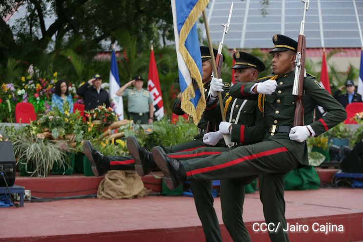 Daniel y Rosario encabezan celebración del 37 Aniversario de la Fuerza Aérea de Nicaragua