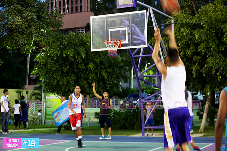 Espectaculares clavadas en torneo de baloncesto organizado por el MDAA