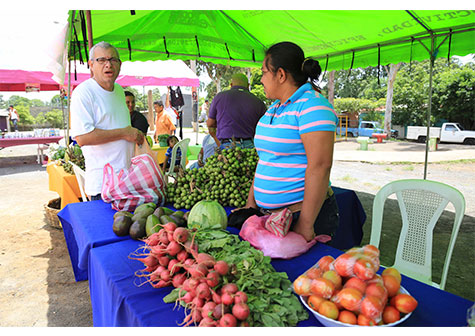 Feria de la Economía Familiar llega a habitantes del barrio Grenada