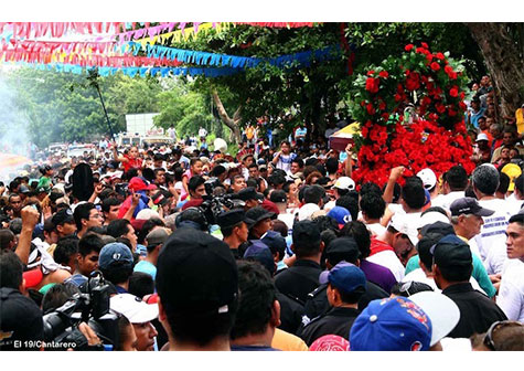 Managuas reviven la tradicional Roza del Camino