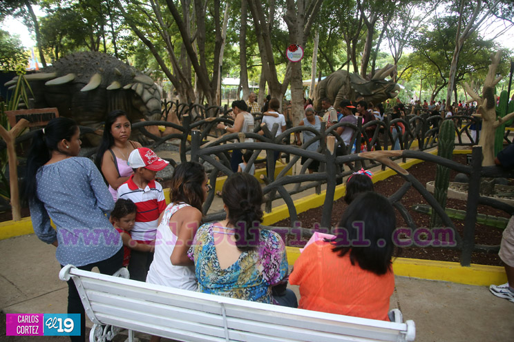 Familias disfrutan de atractivo Parque Saurio en el municipio de Nindirí
