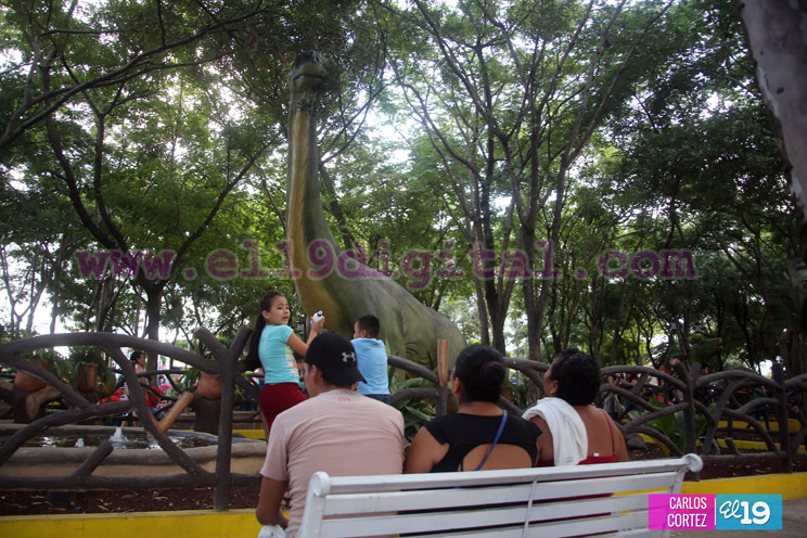 Familias disfrutan de atractivo Parque Saurio en el municipio de Nindirí