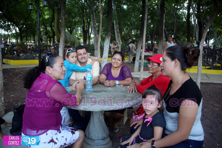 Familias disfrutan de atractivo Parque Saurio en el municipio de Nindirí