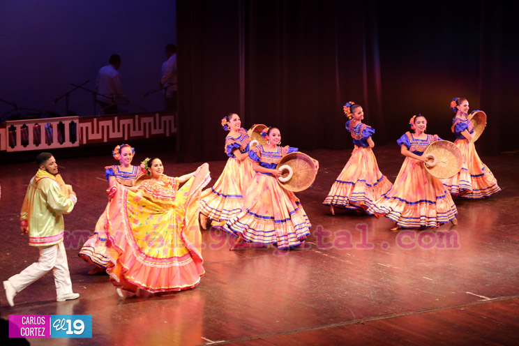 Maestro Ronald Abud saluda las fiestas agostinas con magistral puesta en escena de su ballet