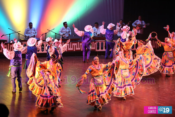 Maestro Ronald Abud saluda las fiestas agostinas con magistral puesta en escena de su ballet