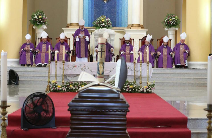 Le dan el último adiós a Monseñor Leovigildo López Fitoria, Obispo Emérito de la Diócesis de Granada