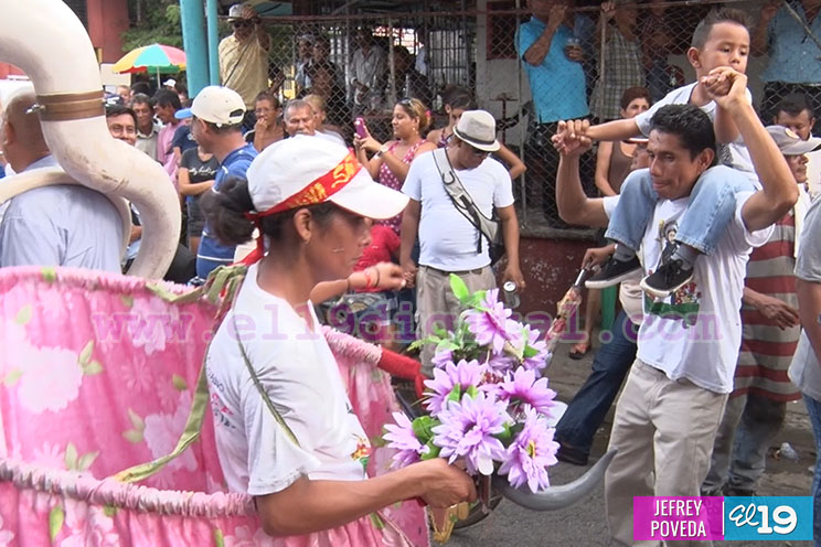 Santo Domingo de Abajo llega a Iglesia Cristo del Rosario en Managua