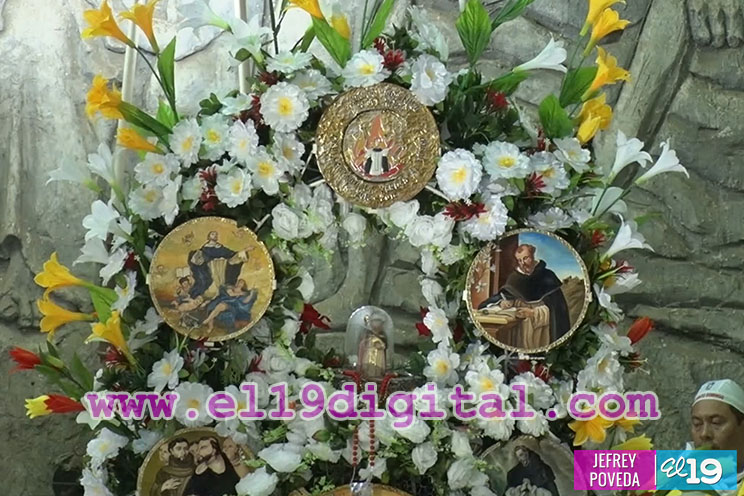Devotos y tradicionalistas acompañan en su regreso a Las Sierritas a Santo Domingo de Guzmán