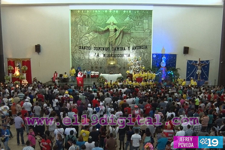 Devotos y tradicionalistas acompañan en su regreso a Las Sierritas a Santo Domingo de Guzmán