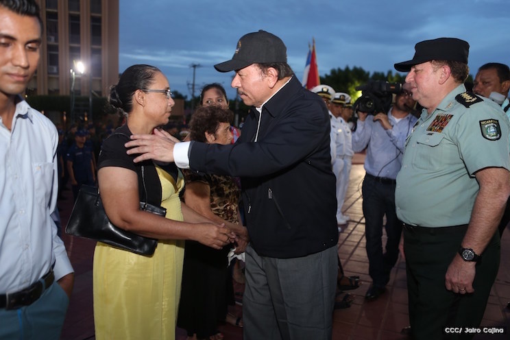 Daniel y Rosario encabezan acto del 36 aniversario de la Fuerza Naval