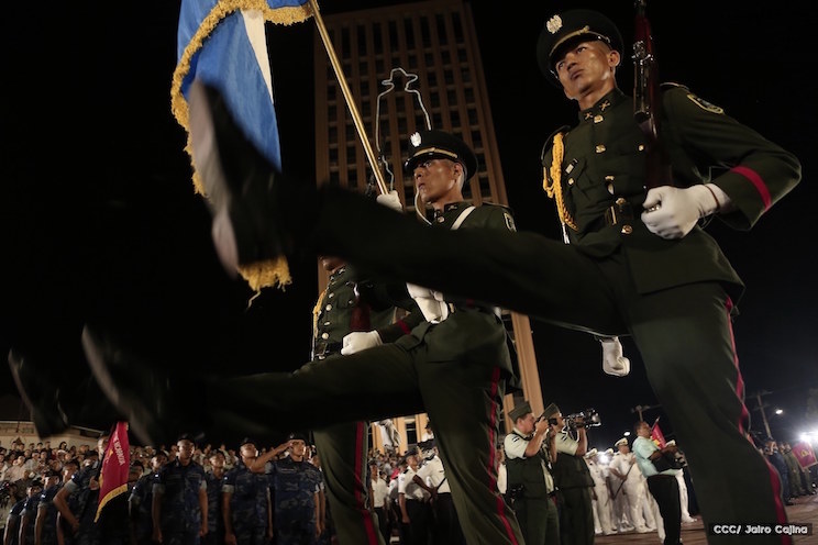 Daniel y Rosario encabezan acto del 36 aniversario de la Fuerza Naval